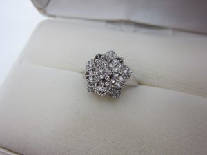 ダイヤジュエリー・買取 大阪・神戸 フラワーリング・デザイン・ジュエリー・メレダイヤ・買取メレダイヤモンド高価買取キャンペーン中
