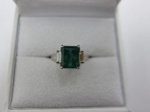 エメラルドリング・高価買取・大阪神戸・色石・宝石・ジュエリー