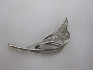 プラチナ＆ダイヤデザインブローチ高価買取・大阪神戸・宝飾品・ジュエリー・買取