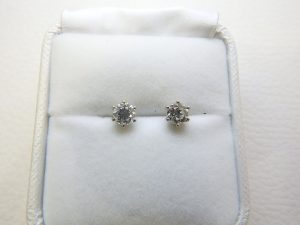 ダイヤ買取　　ダイヤモンドピアス高価買取　大阪神戸