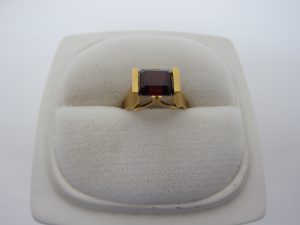 金買取　ガーネットリング買取　宝飾ジュエリー　大阪神戸