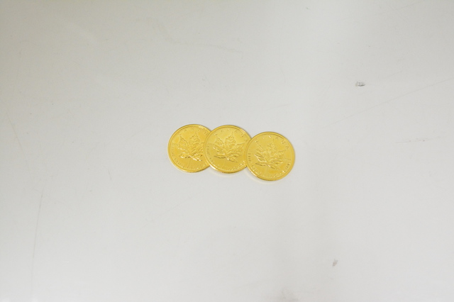 純金メイプルリーフコインK24金1/10オンス3枚インゴット相場で買取いたしました。