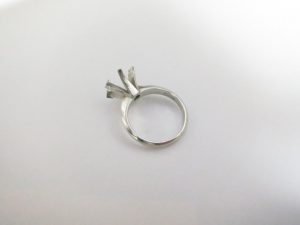 プラチナ買取相場 3日続伸 Pt900 立て爪リング空枠 高額査定