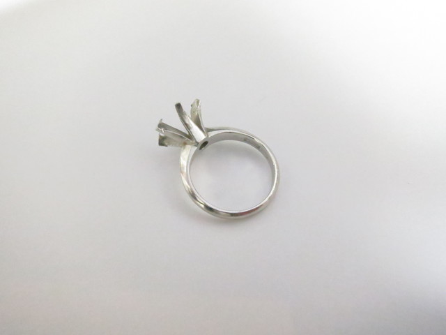 プラチナ買取相場 3日続伸 Pt900 立て爪リング空枠 高額査定