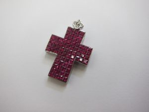 ルビークロスネックレス買取・大阪神戸・色石ジュエリー高価買取