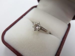 ダイヤモンド 買取 大阪 神戸 立て爪リング カーボンインクルージョン