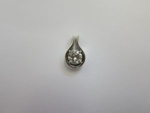 ダイヤモンド 買取 大阪 神戸 1カラット ナッツ石 ガードル欠 無料査定