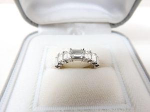 ダイヤモンド買取大阪、神戸エメラルドカットデザインリング高価買取