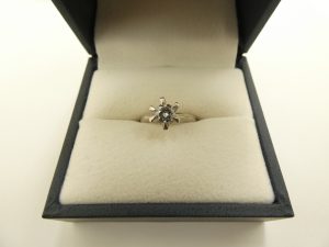 ダイヤモンド 買取 0.5ct 鑑定書なし 高品質ダイヤ 立て爪リング