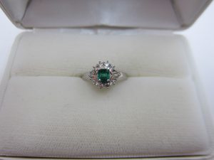 エメラルド買取 神戸・大阪 緑色の宝石 色石・ダイヤモンド高価買取