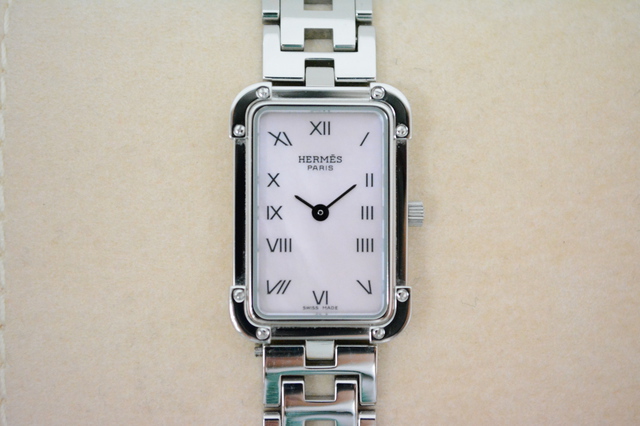 エルメス婦人時計クロアジュールCR2.210.214ステンレス素材、クオーツ、ピンクシェル文字盤買取いたしました。