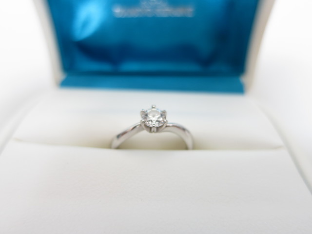 銀座ダイヤモンドシライシGINZA　DIAMOND　SHIRAISHI婚約指輪Pt900プラチナ製0.32ｃｔダイヤリング5.3ｇ買取いたしました。