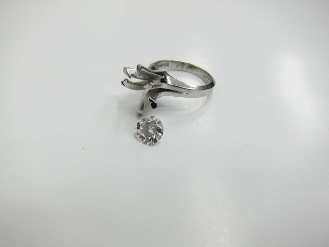 プラチナ立て爪ダイヤモンドリングPt900/4.5ｇダイヤモンド0.3カラット買取りいたしました。
