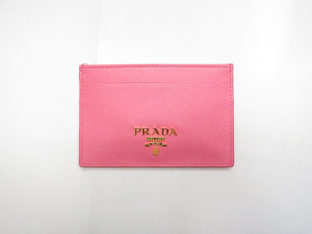 プラダ サフィアノメタル カードケース ジェラニオ(ピンク）1M0208買取いたしました。