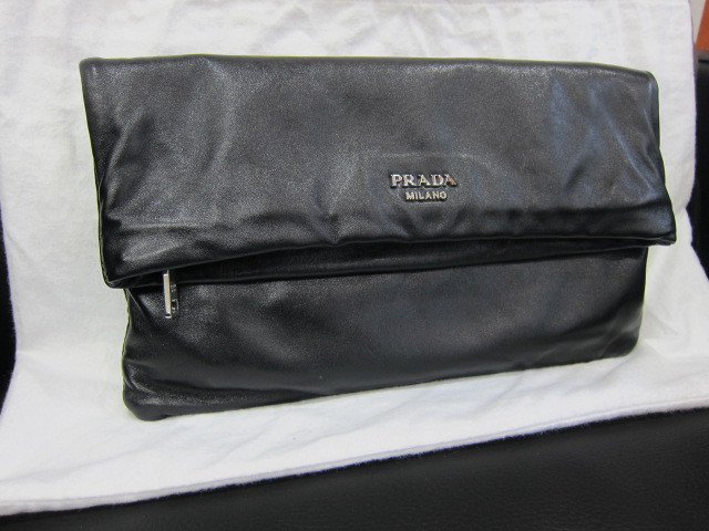 プラダ　クラッチバッグ　黒　BP0633買取いたしました。
