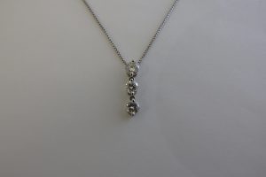 トリロジー・ダイヤモンドネックレス　高価買取大阪神戸　