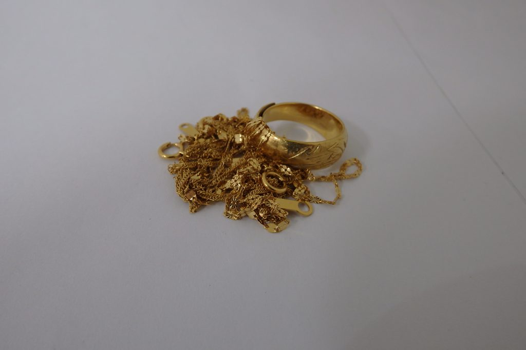 純金　ネックレス　指輪　Ｋ２４金　大阪神戸　金　プラチナ製品高価買取