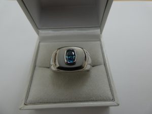 オーバルカットブルーダイヤモンドリング pt900 トリートメントダイヤモンド買取