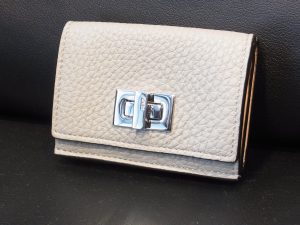 フェンディ（FENDI）セレリア ピーカブー 8M0426（コイン傷有）　コンパクトウォレット　買取