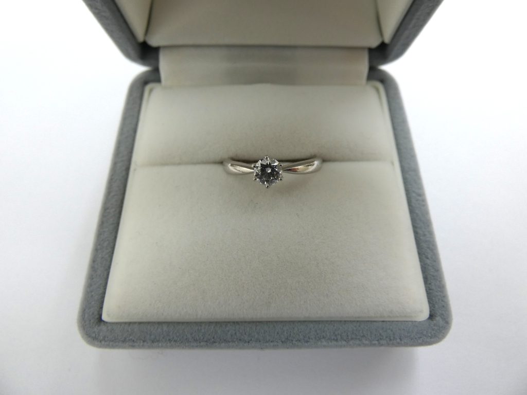 ダイヤモンド 0.3カラット Pt900 結婚指輪 鑑定書なし 買取価格