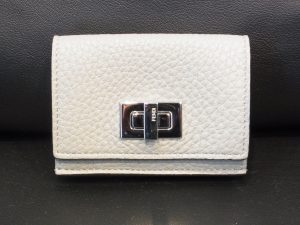 フェンディ 買取 セレリア ピーカブー ホワイト 8M0426 財布