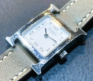 エルメス（Hermes）Hウォッチ ミニ HH1.110　ヴォー・スウィフト　傷多数あり買取