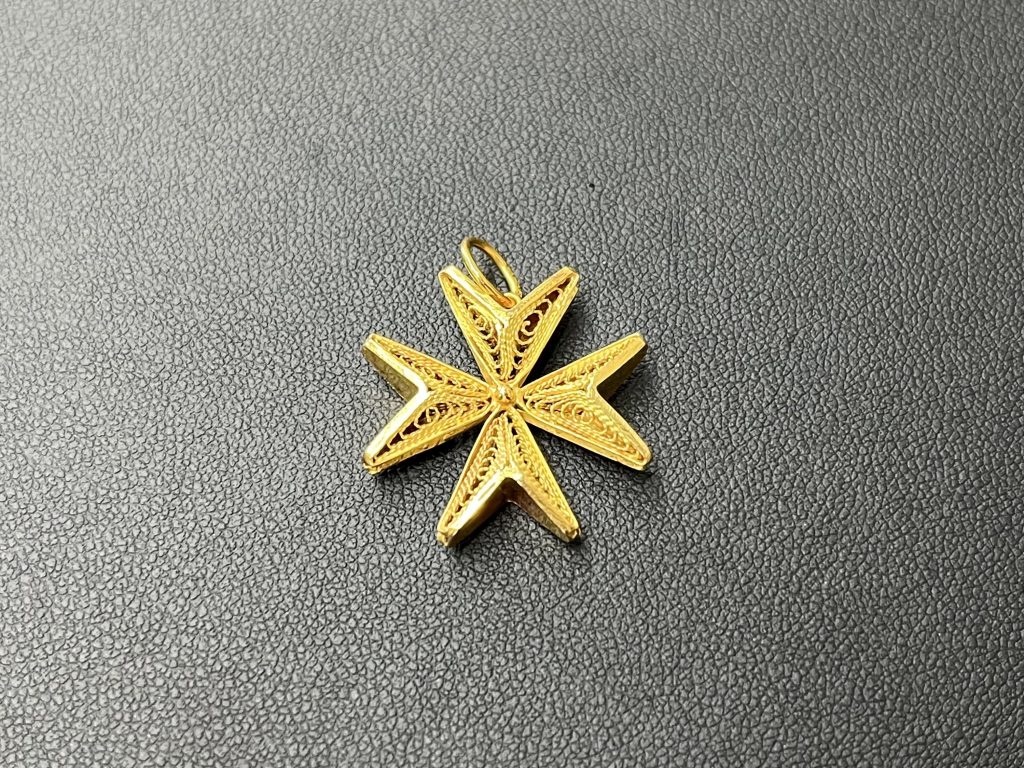 貴金属ジュエリー 買取 K18/750 マルタクロス ネックレストップ