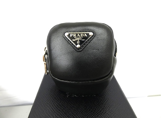PRADA ミニポーチ レザー ブラックカラー 1TT137 買取