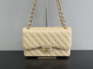 CHANEL シャネル マトラッセ30 キャビアスキン チェーンショルダー ベージュ×ゴールド