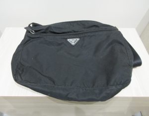 プラダ テスート ナイロンショルダーバッグ買取 黒 汚れ有