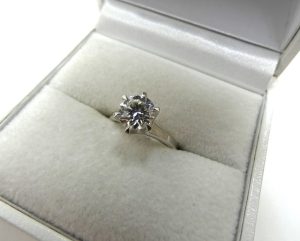 ラウンドブリリアンカット ダイヤモンド ブライダルリング 買取