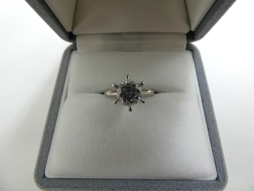 Pt900製 昔の立て爪リング 大粒ダイヤモンド D1.50ct 買取価格
