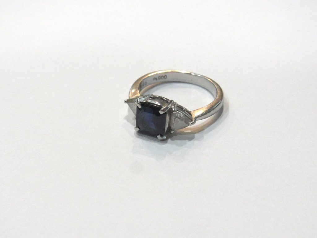 Pt900製 プラチナリング 買取 サファイヤ メレダイヤ