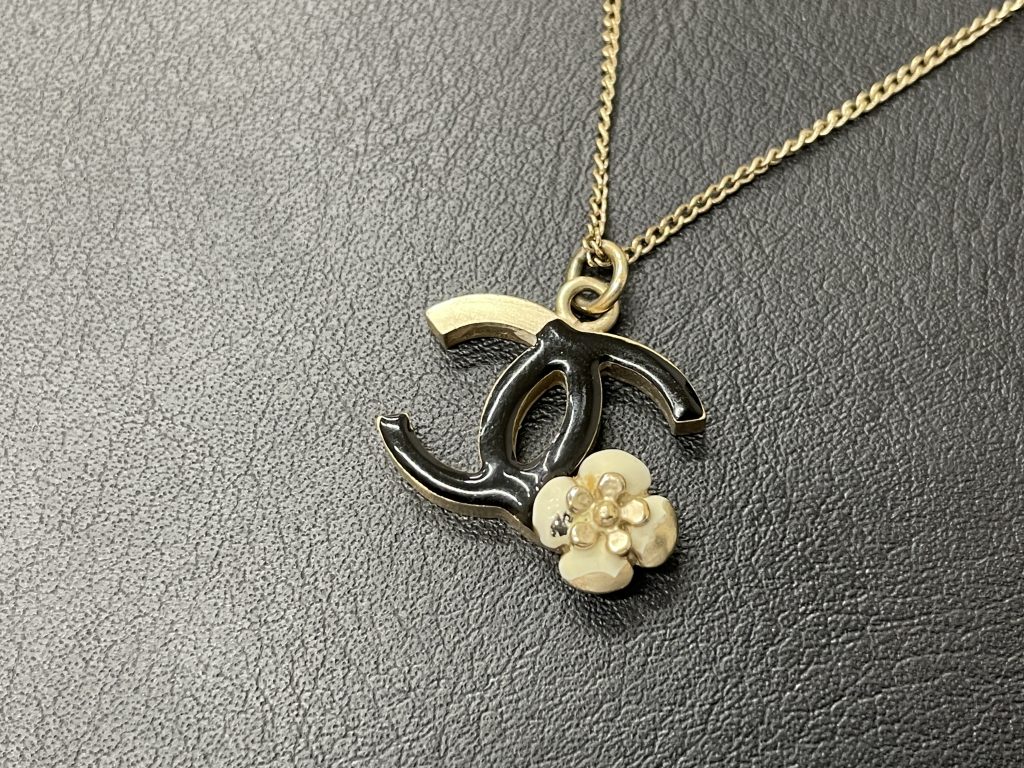 シャネル 買取 ネックレス カメリア B10A 樹脂剥がれ GP ブラック