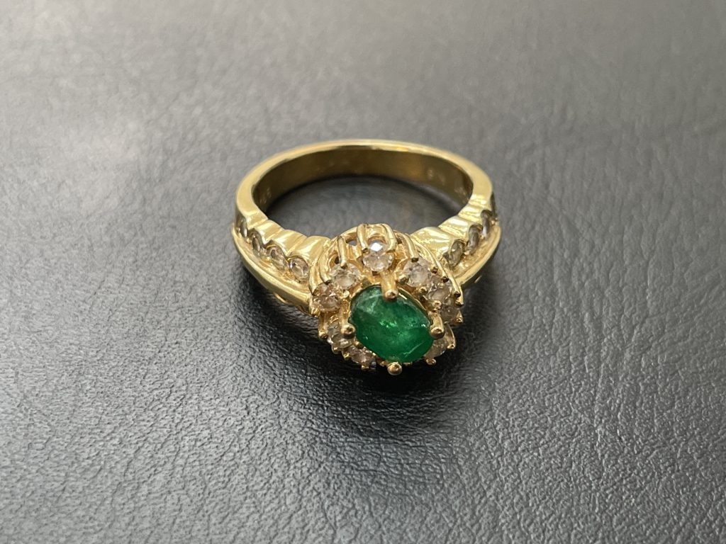 エメラルドリング 買取 K18素材 メレーダイヤモンド E0.66ct D0.97ct