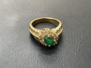 エメラルドリング 買取 K18素材 メレーダイヤモンド E0.66ct D0.97ct