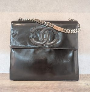 シャネル 買取 ココマーク パテント ブラック シルバーチェーン ハンドバッグ 4番台