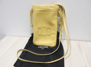 セリーヌ 買取 モバイルポーチキュイル トリオンフ イエロー 箱袋