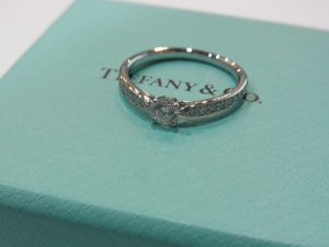 ティファニー ハーモニー エンゲージメントリング 主D0.28ct 買取価格