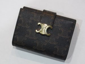 セリーヌ トリオンフキャンバス 三つ折りコンパクトウォレット 買取価格