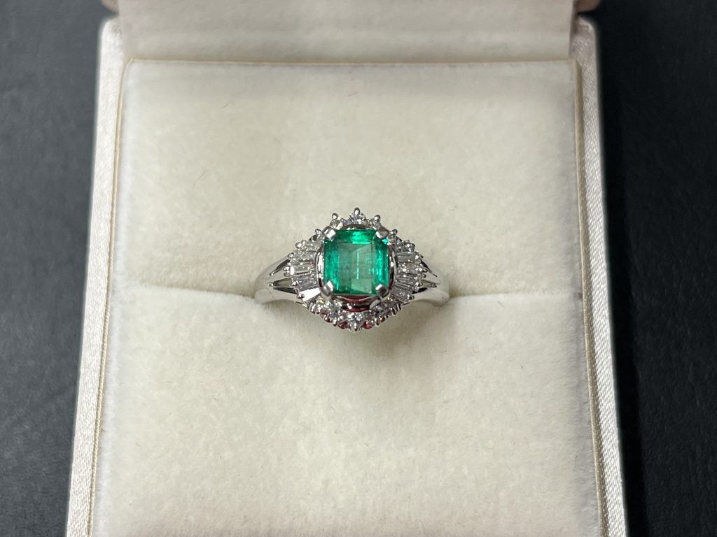 Pt900 エメラルド ダイヤモンド リング エメ0.95ct ダイヤ 0.41ct