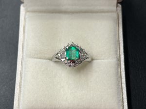 Pt900 エメラルド ダイヤモンド リング エメ0.95ct ダイヤ 0.41ct