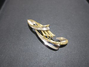 貴金属 K18：Pt900 コンビ 買取 装飾石を外したブローチの台座