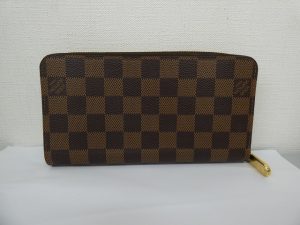 新品ルイヴィトン ジッピー･ウォレットM41896買取