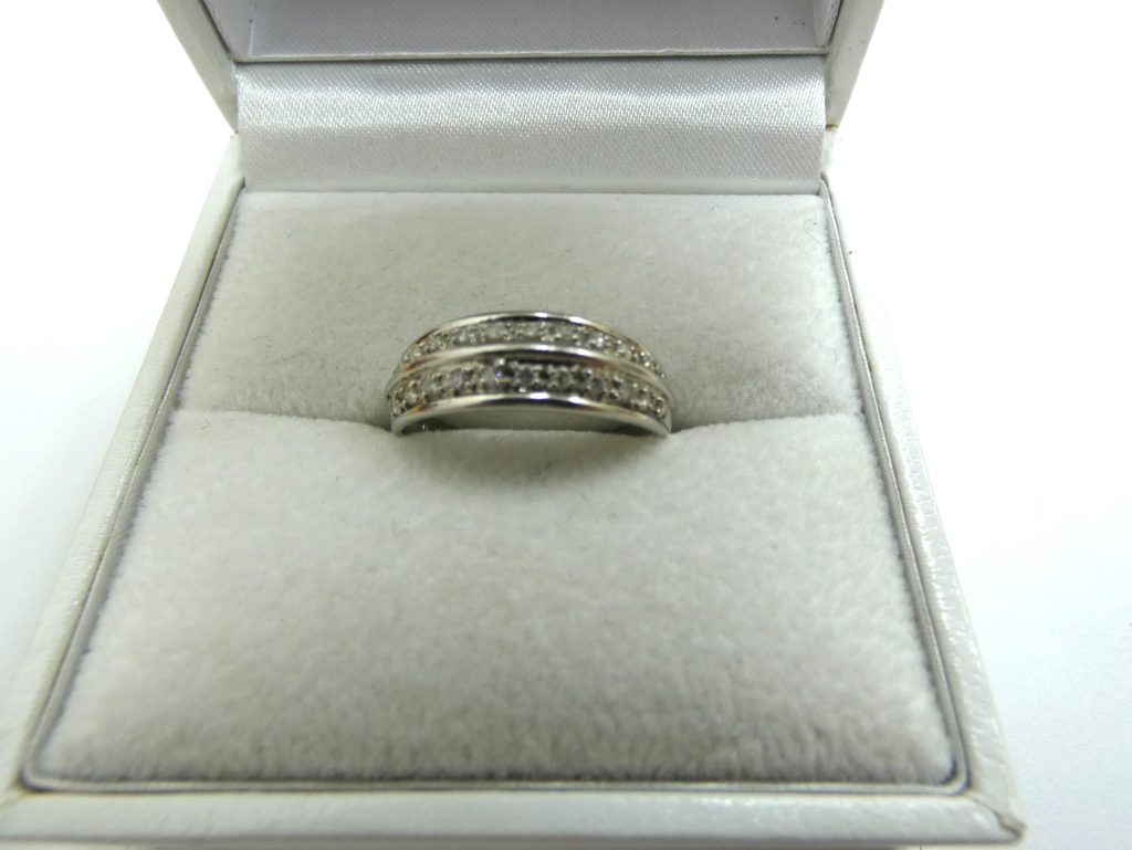 プラチナ台メレダイヤモンドリング ジュリー宝石買取