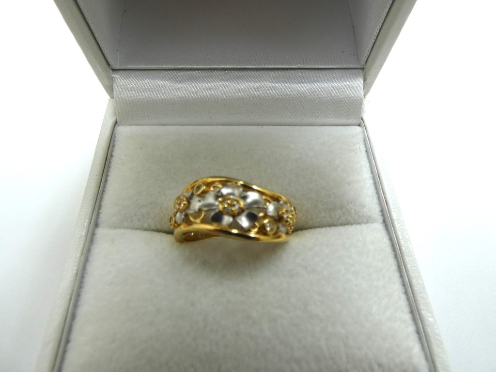 プラチナ＆ｋ18金コンビ＆ダイヤモンド フラワーモチーフリング買取