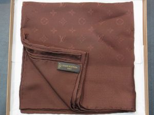 ルイヴィトン スカーフ シルク100％ ブラウン モノグラム 買取価格