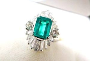 エメラルド　買取 ダイヤモンド プラチナ デザイン リング