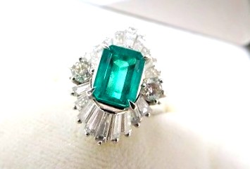 エメラルド　買取 ダイヤモンド プラチナ デザイン リング