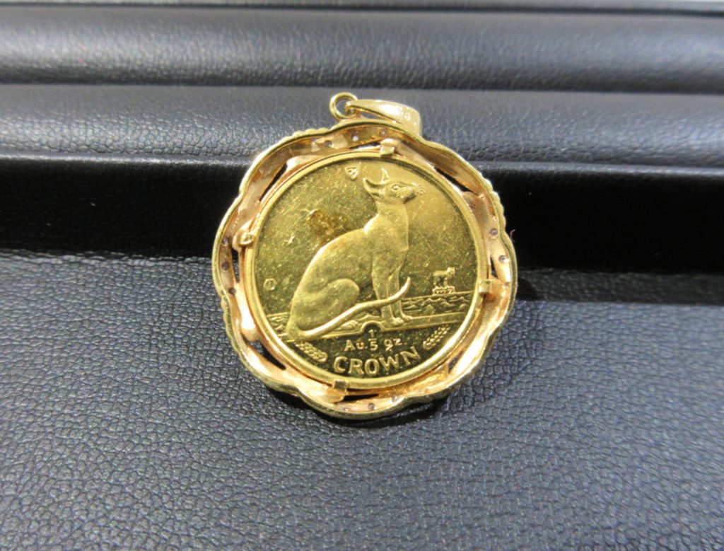 世界のコイン マン島キャットコイン ネックレストップ 金貨K24 1/5oz 枠K18 D0.05ct 高価買取｜他社より高く売るなら買取 専門店のブランドラボ